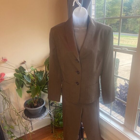 Collections by Le Suit Brown Jacket and pant Suit, size 14 - Picture 1 of 9